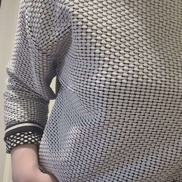 Textured black and white sweater - Picture 3 of 3